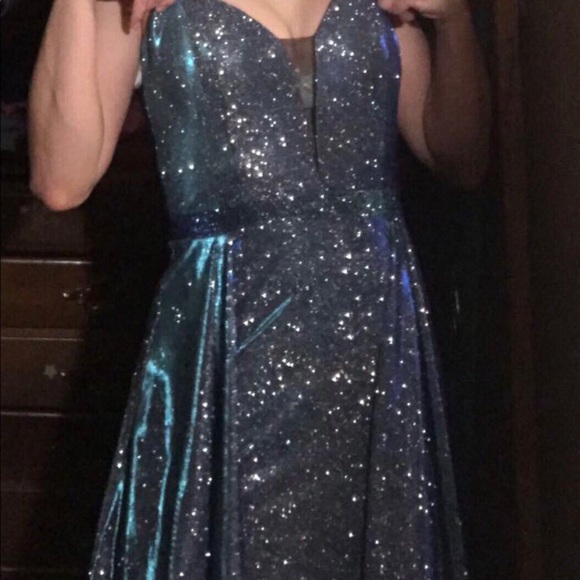 PROM DRESS - Picture 4 of 6